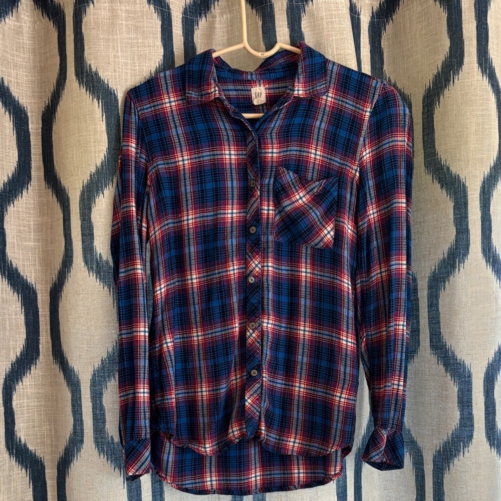 GAP Men's Checkered Button-Down Shirt in Blue and Red